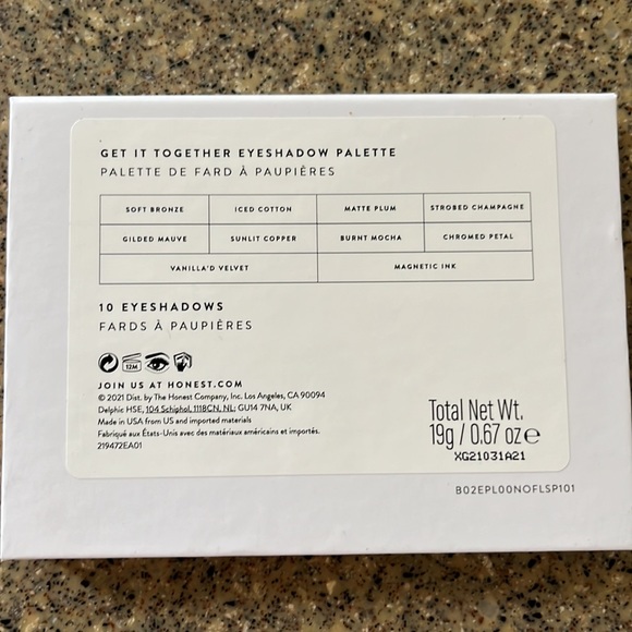 Honest Beauty Get It Together Eyeshadow Palette with 10 Pigment-Rich Shades - Picture 4 of 6